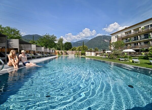 Day Spa in Lana, Hotel 4 Sterne, Südtirol outdoor pool