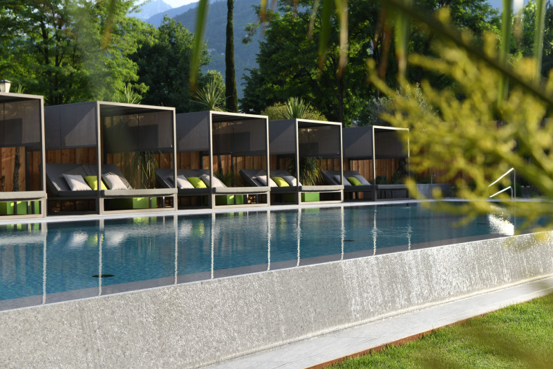 Hotel 4 Sterne, Südtirol Outdoor Pool im Hotel Pfeiss in Lana