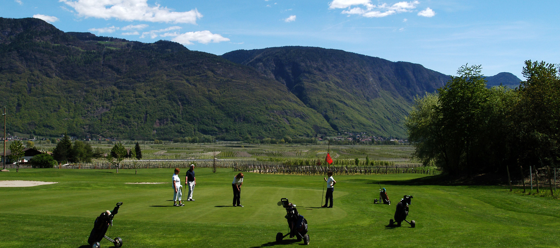 Golfspieler im Golfclub Lana beim Golfurlaub in Südtirol