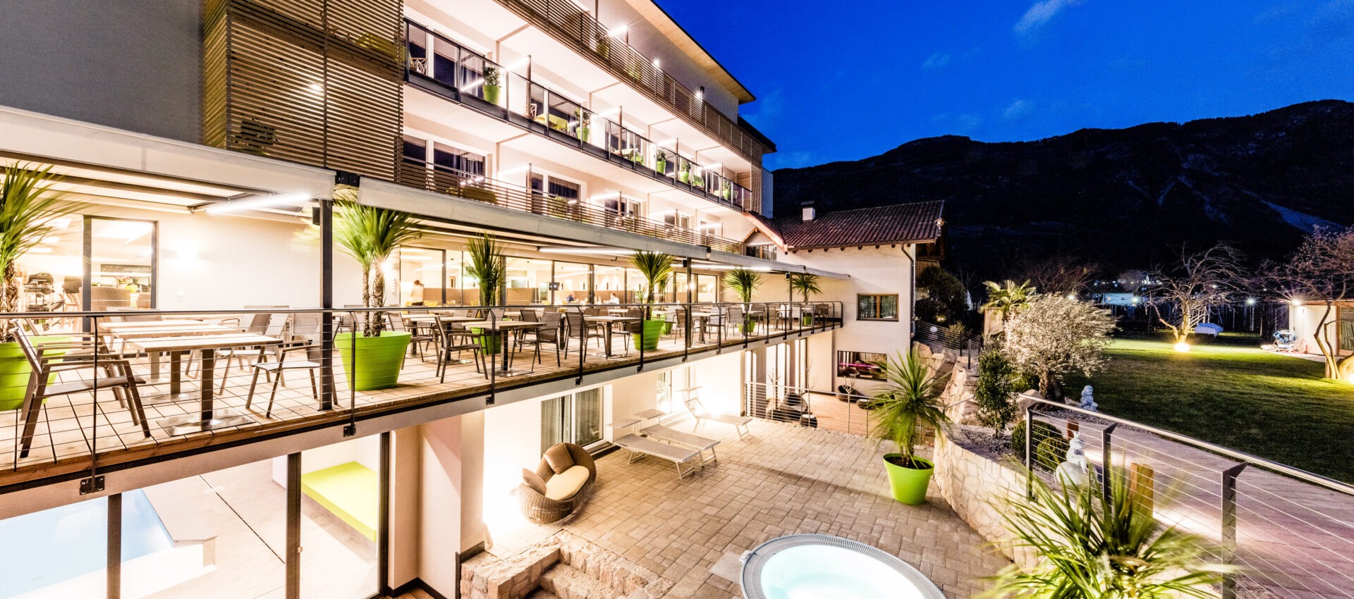 Südansicht 4 Sterne Hotel in Lana Pfeiss - Meran - Südtirol