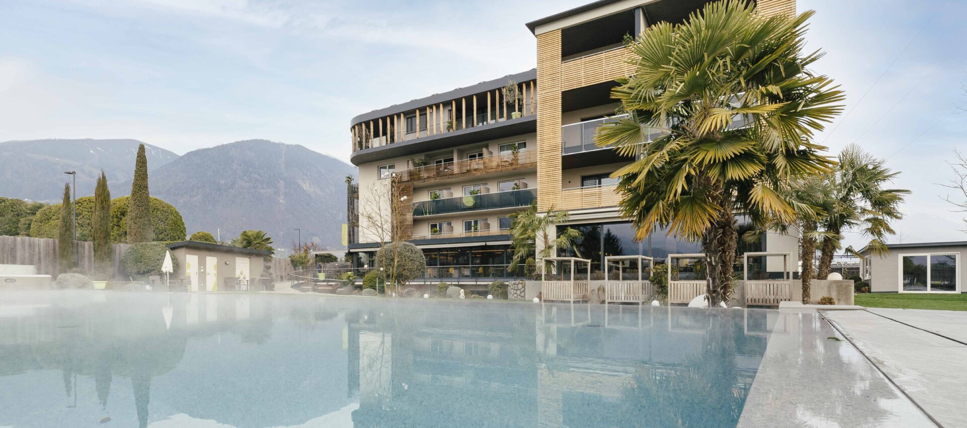 Neues Hotel Pfeiss in Lana, bei Meran in Südirol, mit Pool